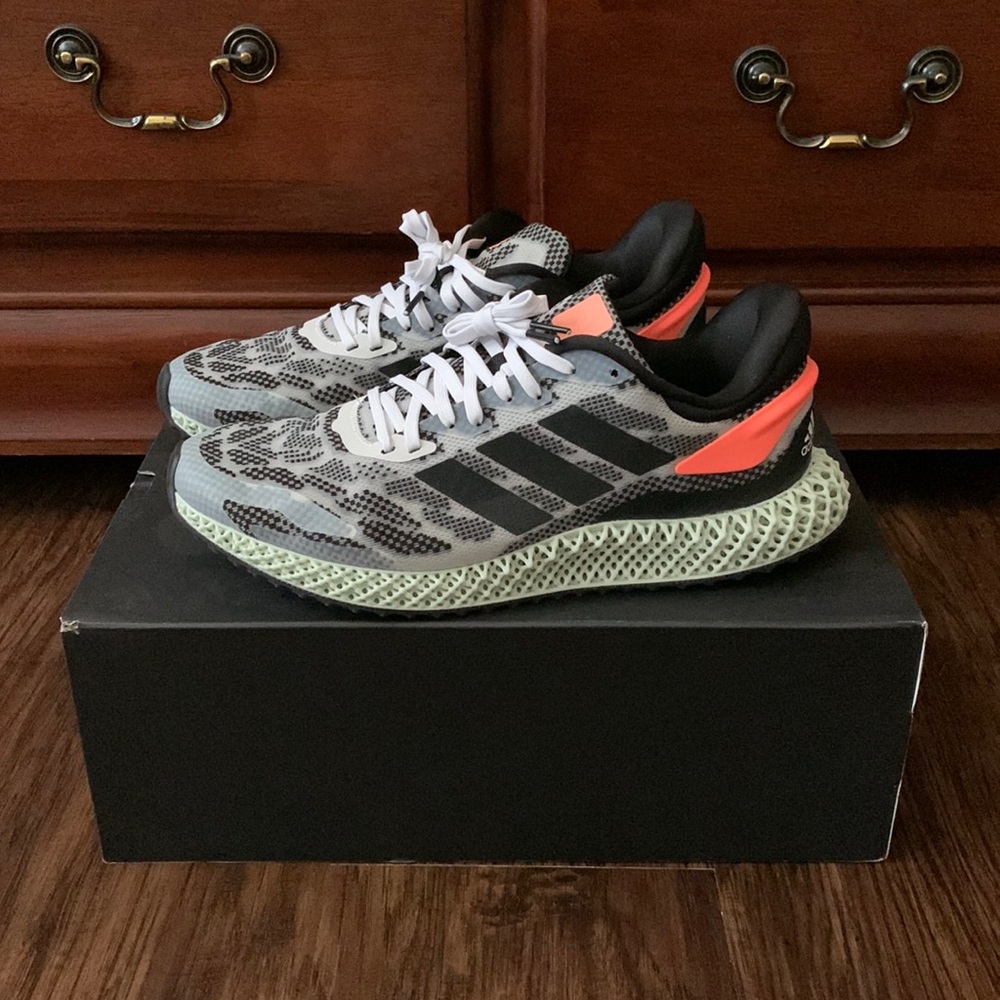 Mens Adidas 4D Run 1.0 Signal Coral size 10 with box